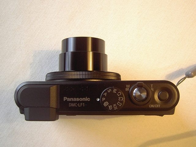 Panasonic Lumix DMC-LF1, Oberseite: die Bedienelemente