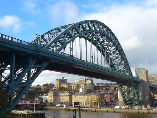 Tyne Bridge und normannische Burg von Newcastle