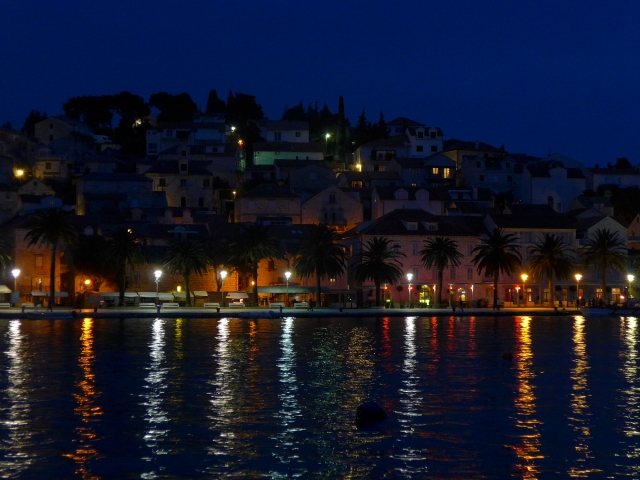 Hvar bei Nacht: Hafen und Molo