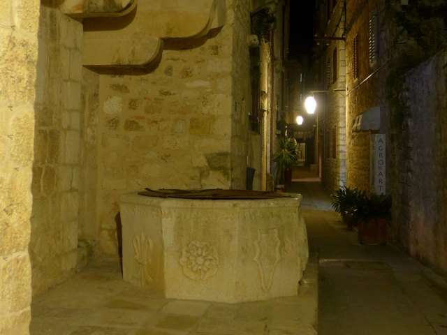 Brunnen in der Altstadt von Hvar