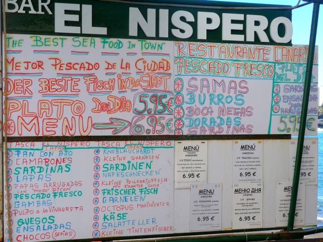 El Nispero in Punta Brava: Menü-Tafel des Restaurants (Bild: Gösta Thomas)