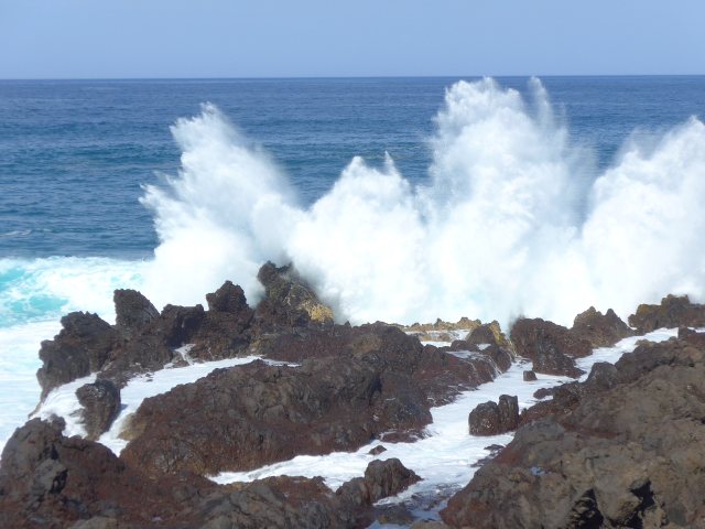 Atlantik-Brandung in Punta Brava: die Urgewalt des Meeres (Bild: Gösta Thomas)