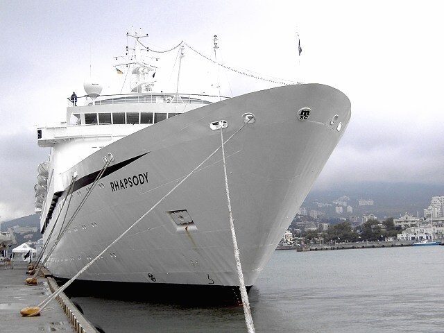 Halbinsel Krim: Die MSC Rhapsody im Hafen von Jalta